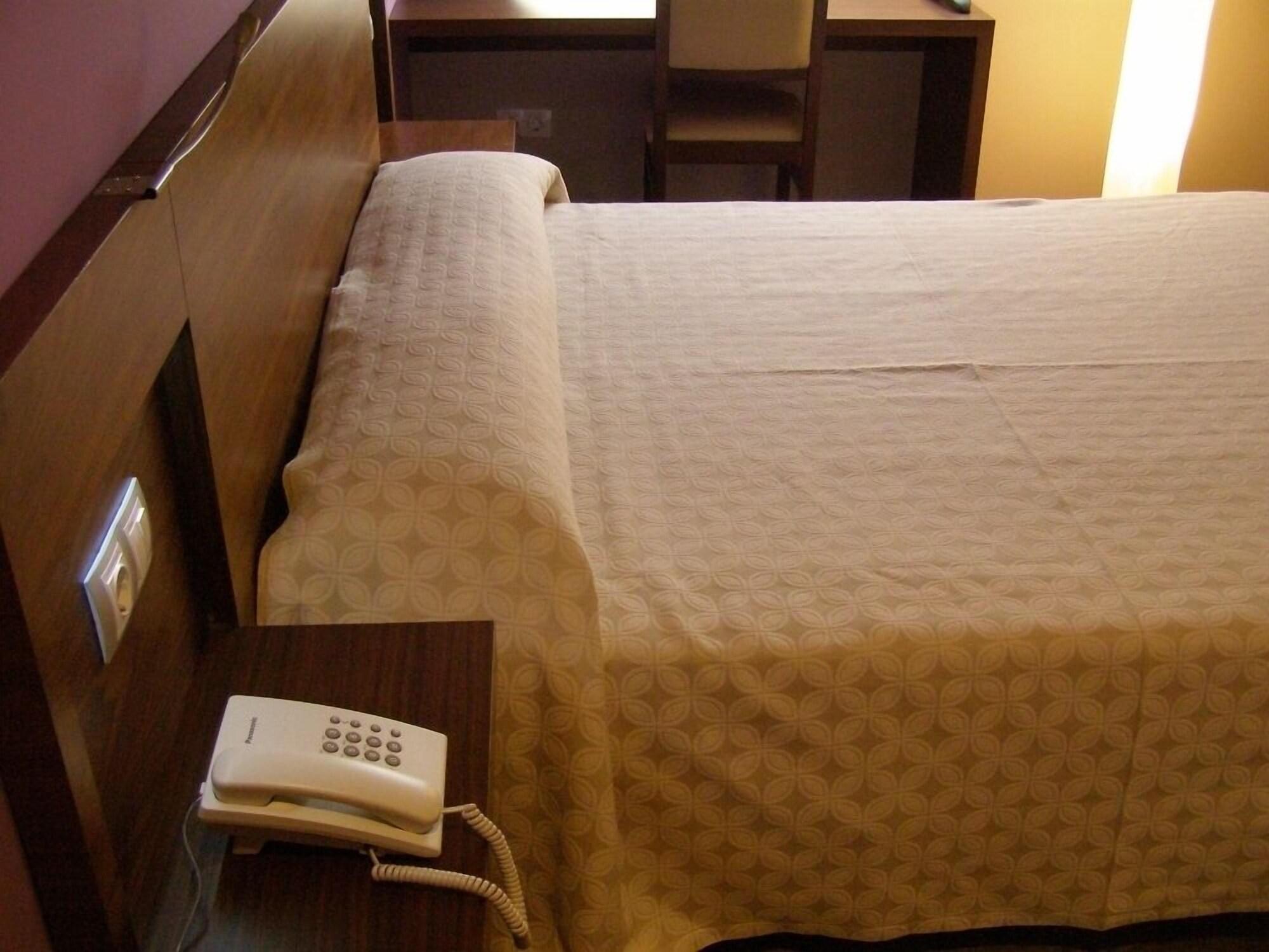 Hotel Corona De Galicia Valga Luaran gambar